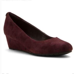 Clark’s Vendra Bloom merlot wedges